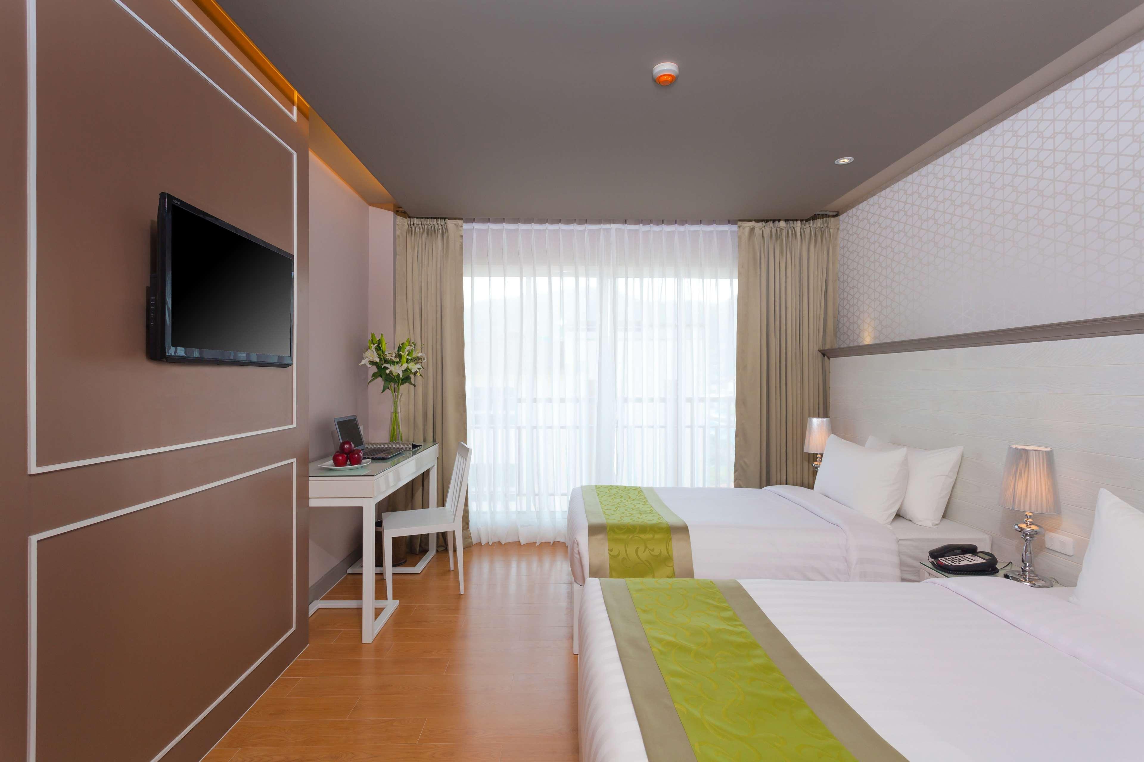Best Western Patong Beach Екстер'єр фото