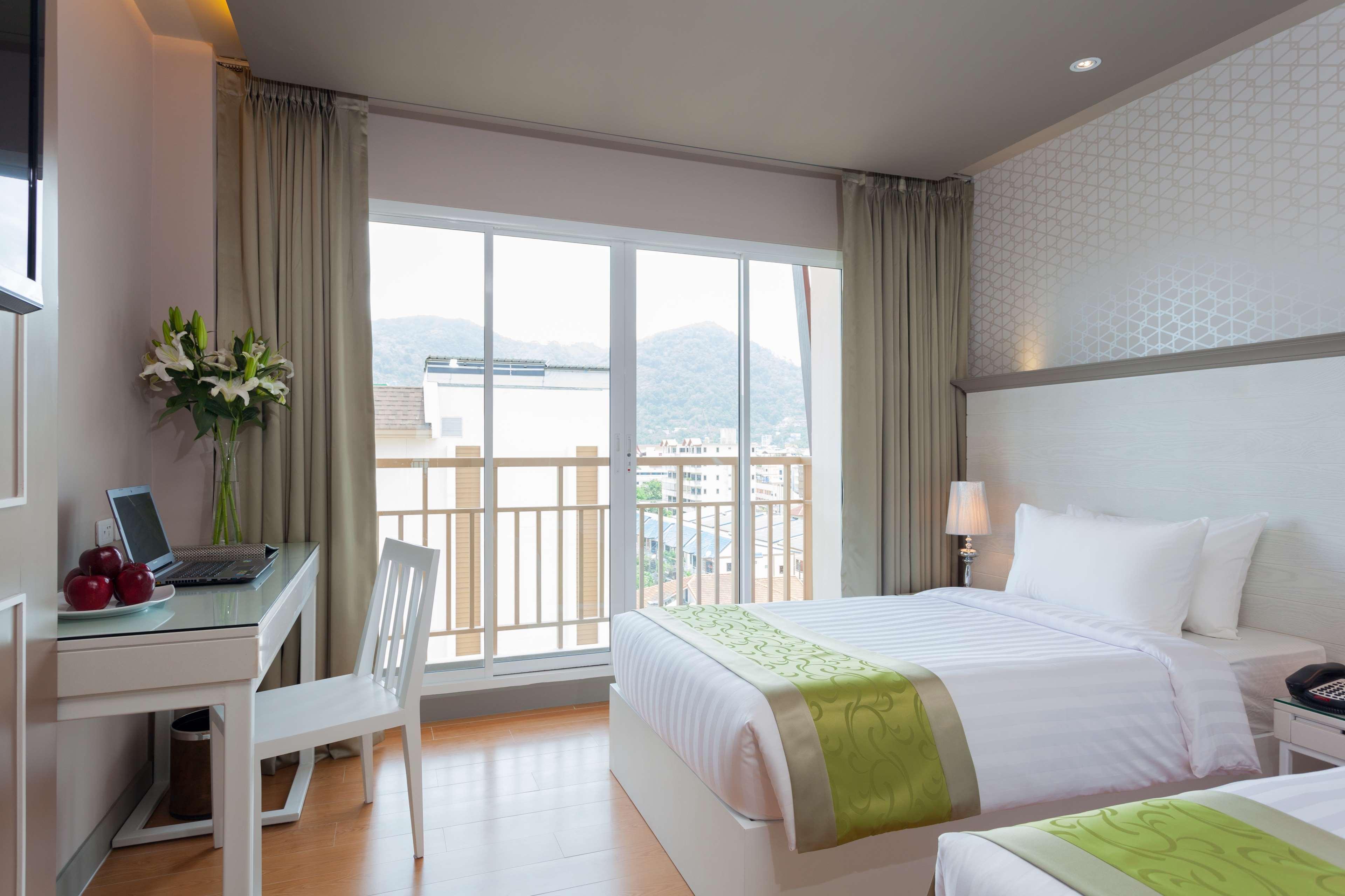 Best Western Patong Beach Екстер'єр фото