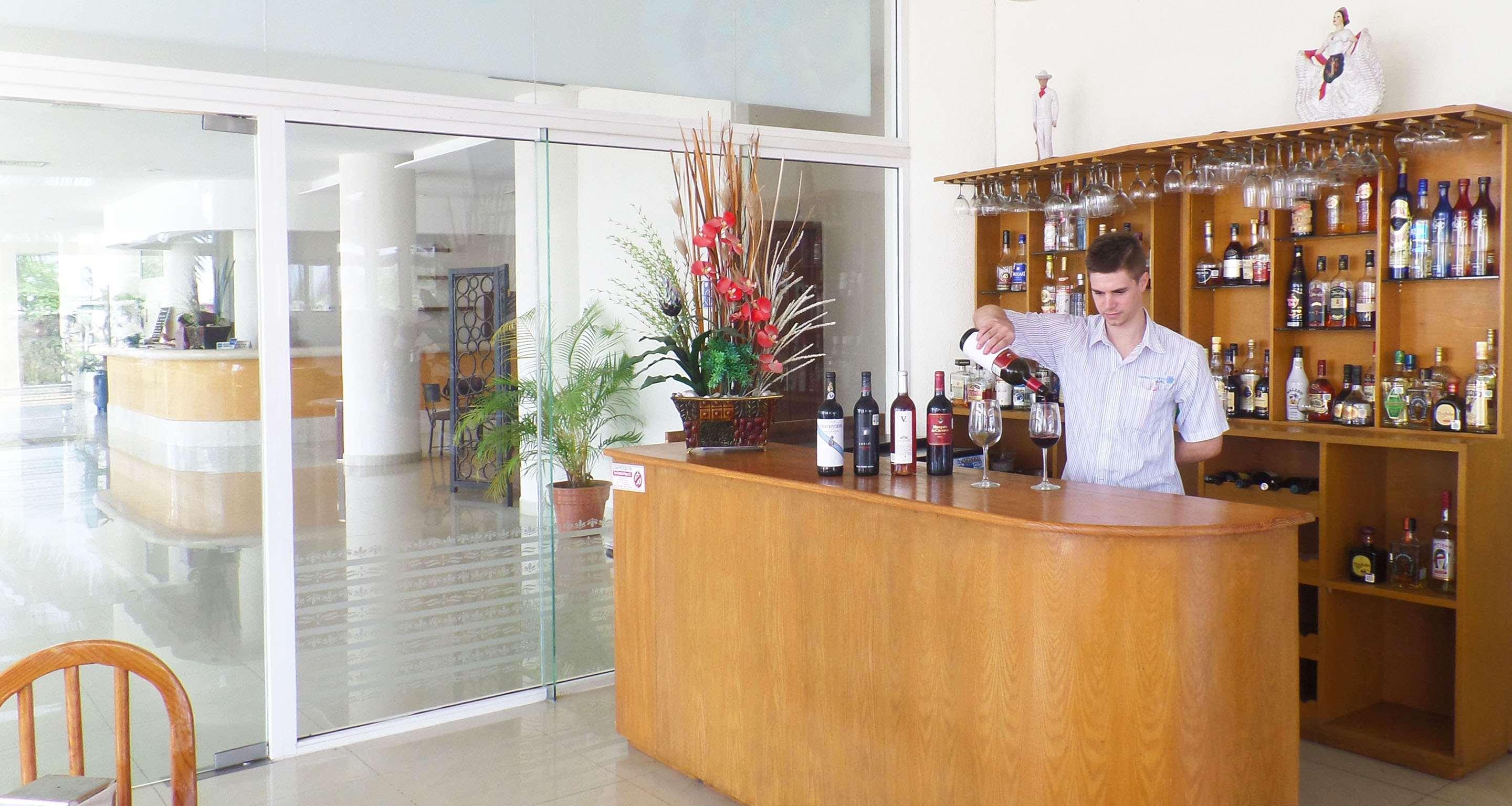 Best Western Patong Beach Екстер'єр фото