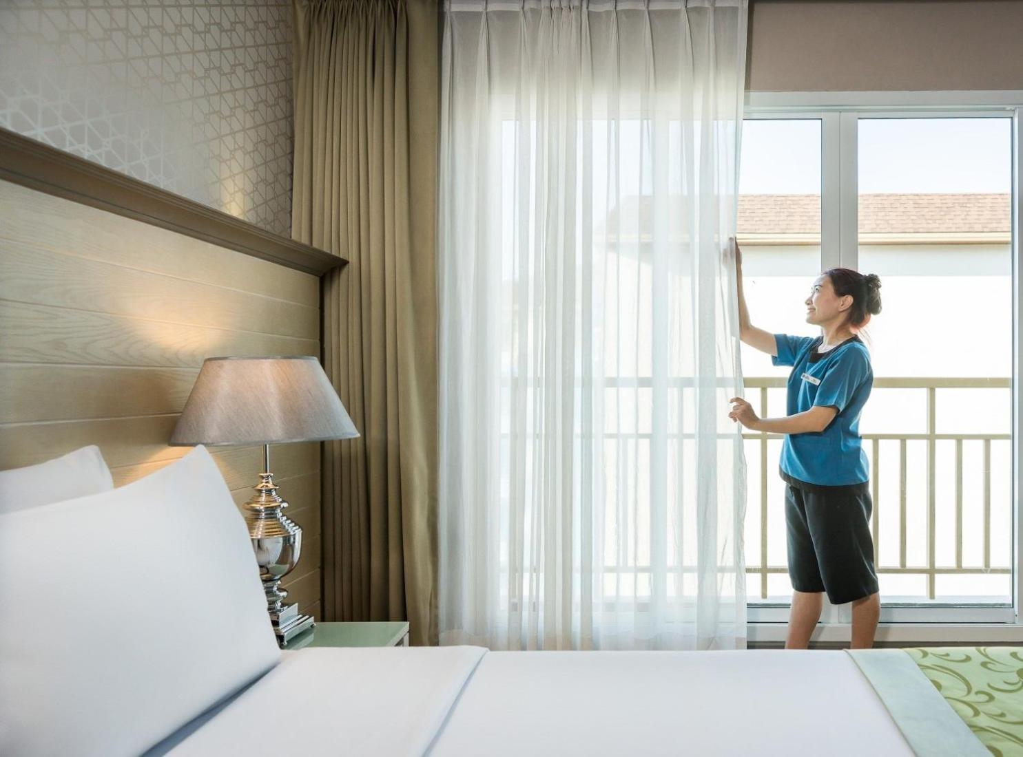 Best Western Patong Beach Екстер'єр фото